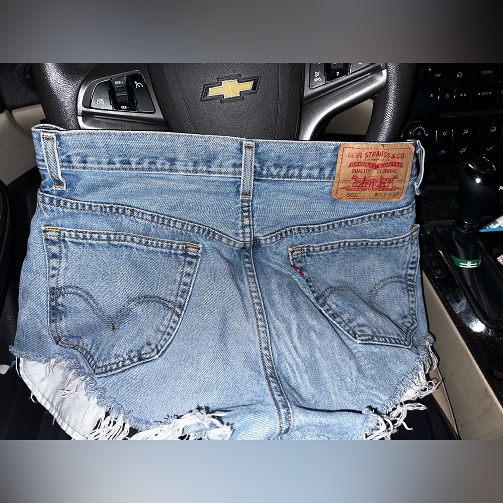 levi’s cutoff blue jean shorts size 33